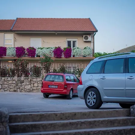 Nikola 아파트 트레빈예